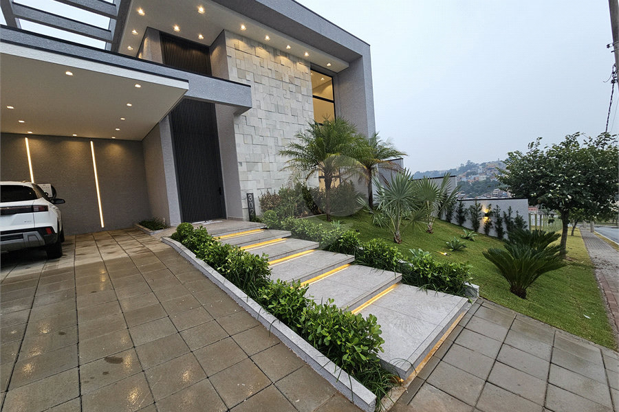 Casa à venda com 4 suítes no condomínio Villas do Jaguari, Santana de Parnaíba - SP