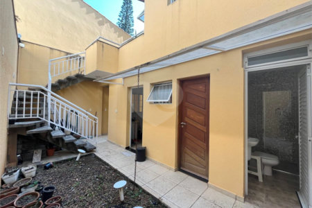 Sobrado à venda com 4 quartos, sendo 1 suíte,  em Vila Cordeiro, São Paulo, SP
