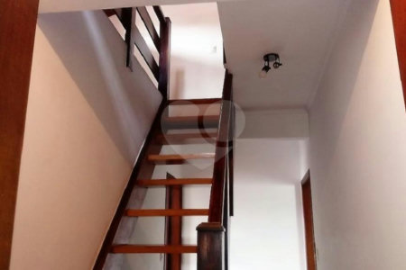 Sobrado à venda com 4 quartos, sendo 2 suítes, em Vila Nivi, São Paulo, SP