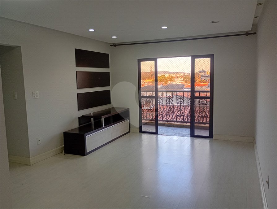 Apartamento à venda com 3 quartos, sendo 1 suíte, em Vila Oliveira, Mogi das Cruzes, SP