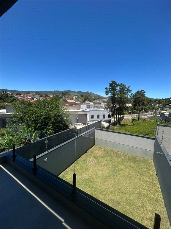 Sobrado à venda com 4 quartos, sendo 3 suítes, em Jardim do Lago, Atibaia, SP