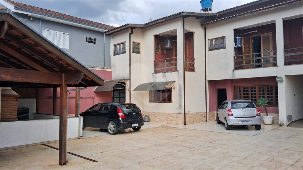 Sobrado à venda com 4 quartos, sendo 2 suítes, em Jardim Quisisana, Poços de Caldas, MG