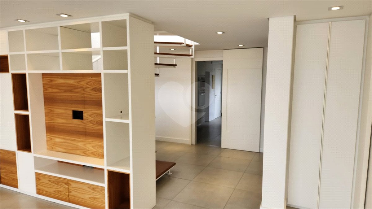 Apartamento à venda com 3 quartos, sendo 2 suítes,  em Paraíso do Morumbi, São Paulo, SP