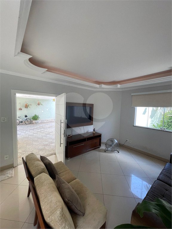 Casa à venda com 5 quartos, sendo 1 suíte, no condomínio Residencial Green Ville, Rio de Janeiro - RJ