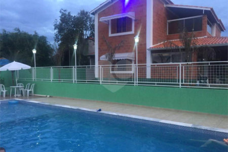 Chácara à venda com 3 quartos, sendo 1 suíte, no Centro, Araçoiaba da Serra, SP