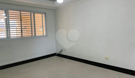 Sobrado à venda com 4 quartos, sendo 1 suíte,  em Vila Campo Grande, São Paulo, SP
