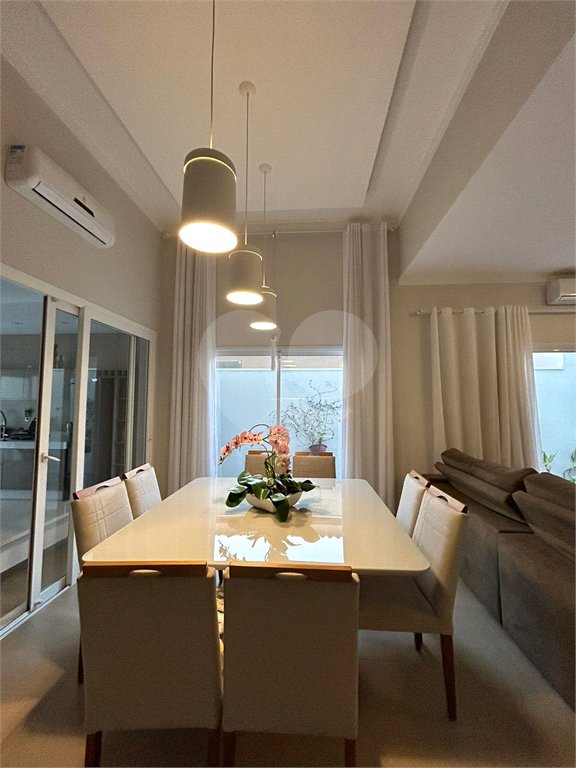 Casa à venda com 3 quartos, sendo 1 suíte, no condomínio Jardim das Acácias, Araraquara - SP