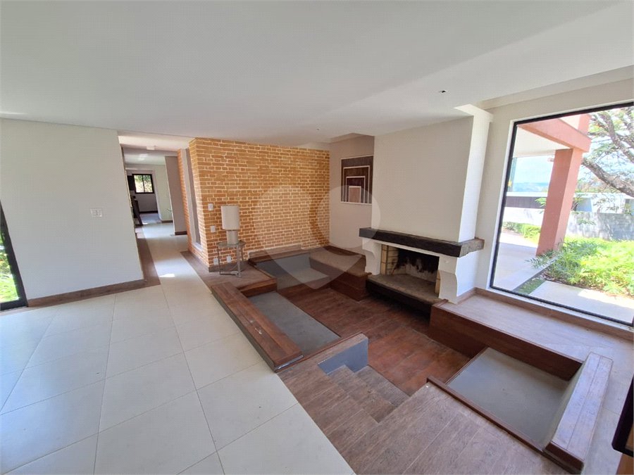 Casa para alugar com 5 quartos, sendo 3 suítes,  no condomínio Chacara Santa Maria, Votorantim - SP
