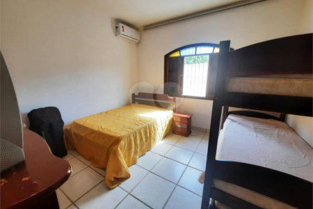 Casa à venda com 3 quartos, sendo 1 suíte,  em Jardim Aruan, Caraguatatuba, SP