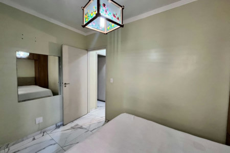 Apartamento 2 dormitórios com vaga de garagem lado praia na Enseada Guarujá