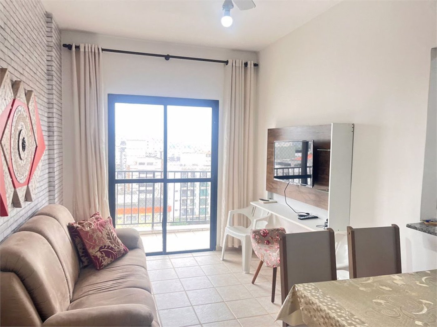 Apartamento Reformado com 1 Dormitório à Venda na Enseada – Guarujá