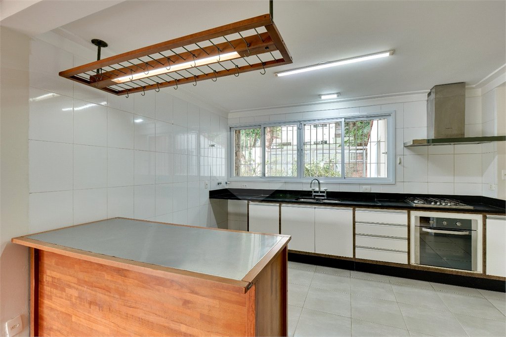 Casa de Vila à venda ou para alugar com 3 suítes em Alto da Boa Vista, São Paulo, SP