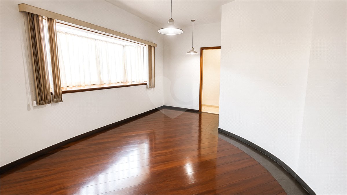 Sobrado à venda com 4 quartos, sendo 2 suítes, em Vila Pires, Santo André, SP