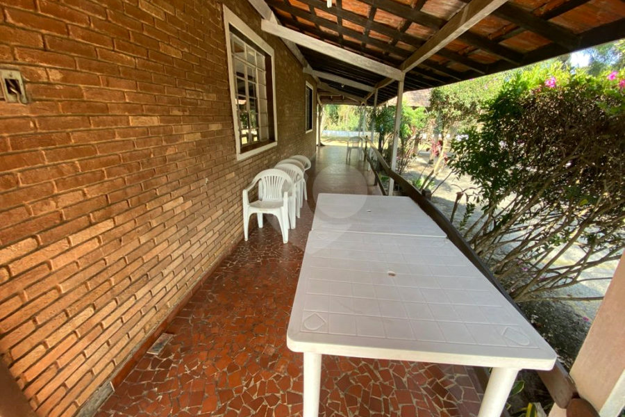 Casa à venda com 5 quartos, sendo 4 suítes, no condomínio Vilarejo Estoril, Mairiporã - SP