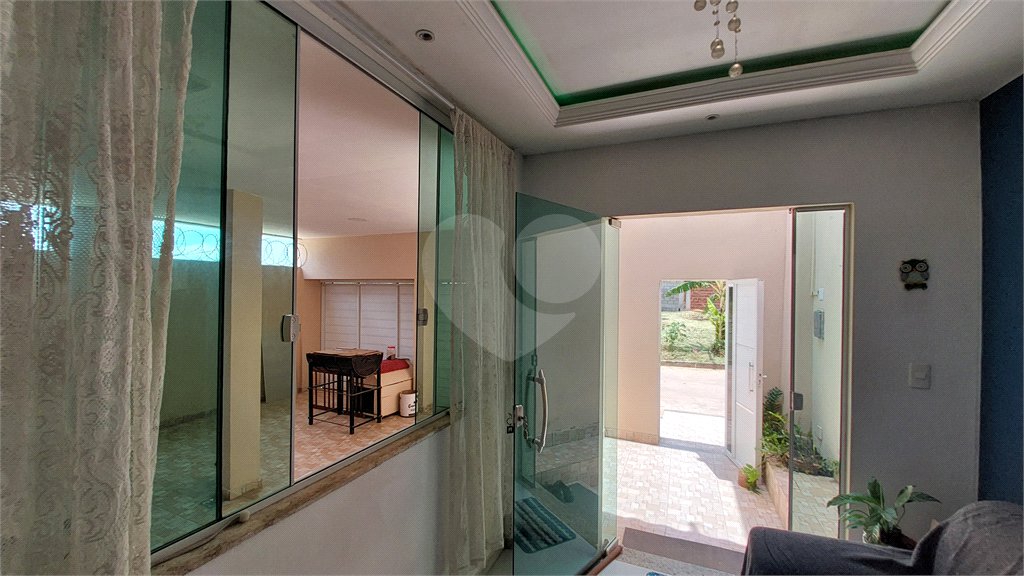 Casa à venda com 4 quartos, sendo 2 suítes, no condomínio Vivendas do Mendanha, Rio de Janeiro - RJ