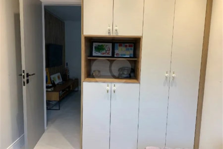 Apartamento à venda com 3 quartos, sendo 1 suíte, em Cidade São Francisco, São Paulo, SP