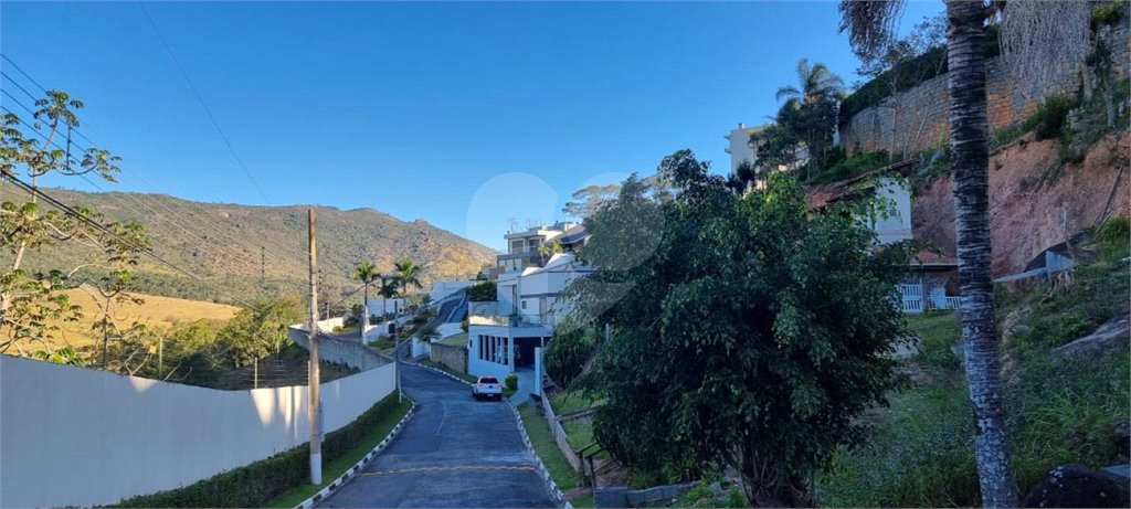Casa à venda com 4 suítes no condomínio Osato, Atibaia - SP