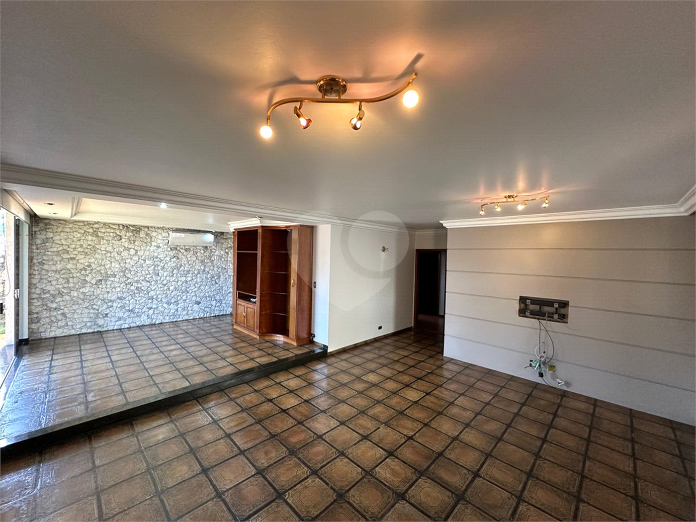 Casa à Venda no Bosque da Saúde com 271m², 3 Dormitórios, 1 Suíte e 4 Vagas