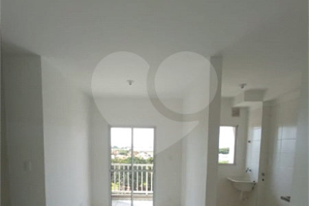 Apartamento no Condomínio Flor de Liz.