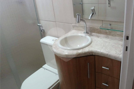 Apartamento no Condomínio Residencial Ipê I .