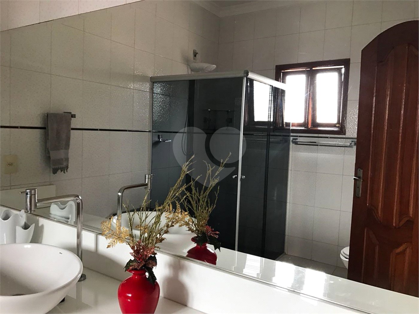 Sobrado à venda com 3 quartos, sendo 2 suítes, em Jardim Tropical, Cuiabá, MT
