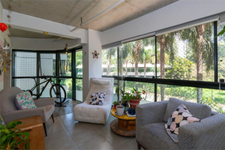 Apartamento à venda com 3 quartos, sendo 1 suíte, em Jardim Morumbi, São Paulo, SP
