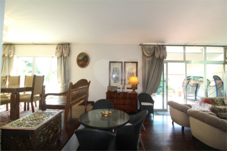 Casa à venda com 4 suítes em Jardim Leonor, São Paulo, SP