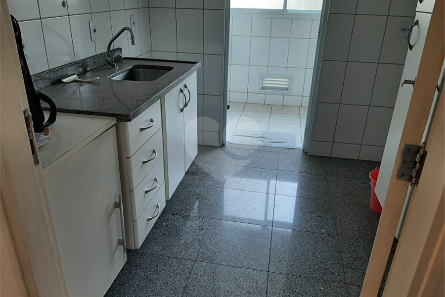 Apartamento à venda ou para alugar com 3 quartos, sendo 1 suíte, em Morumbi, São Paulo, SP