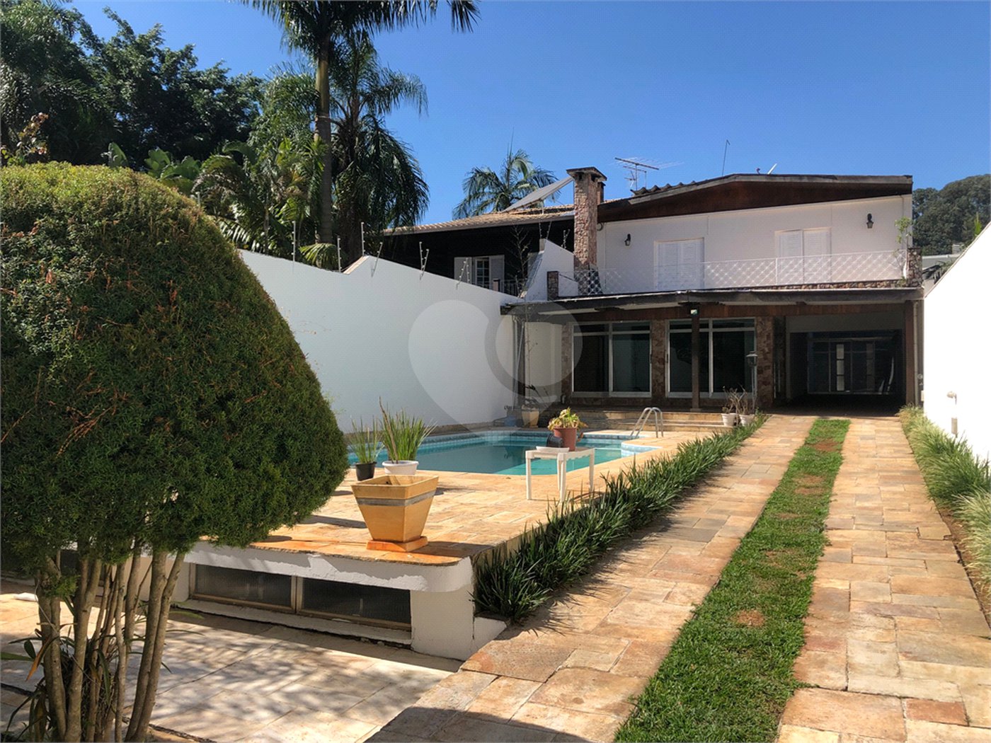 Sobrado à venda com 4 quartos, sendo 2 suítes,  em Alto da Boa Vista, São Paulo, SP
