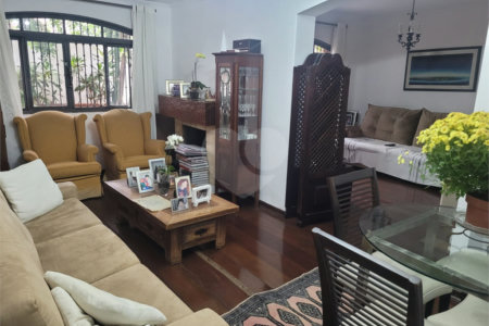 Casa à venda com 4 quartos, sendo 2 suítes, em Planalto Paulista, São Paulo, SP