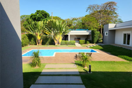 Casa à venda com 4 quartos, sendo 3 suítes, no condomínio Terras de Mont Serrat, Salto - SP