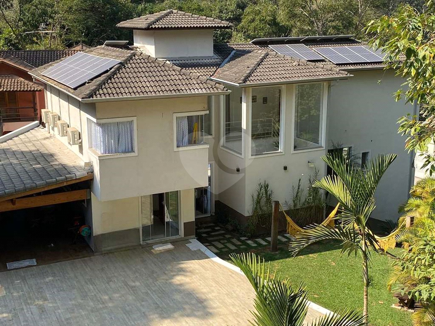 Casa à venda com 4 quartos, sendo 3 suítes, no condomínio Vilarejo, Carapicuíba - SP