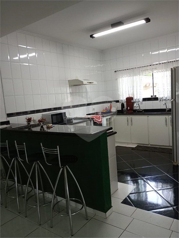 Sobrado à venda com 4 quartos, sendo 1 suíte,  em Vila Suissa, Mogi das Cruzes, SP