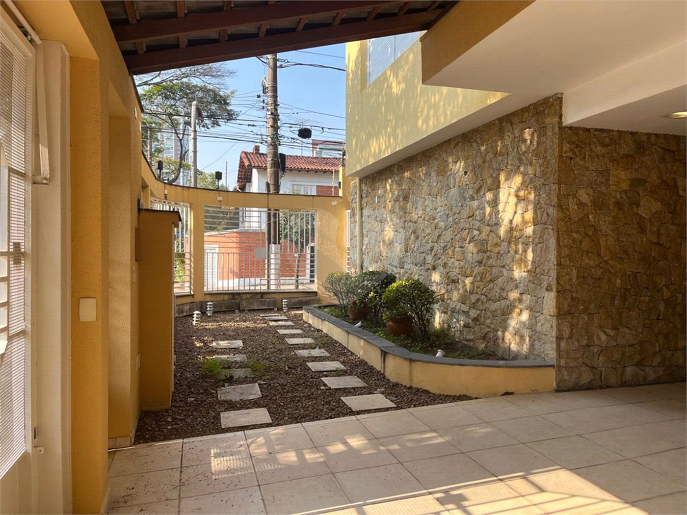 Sobrado à venda com 4 quartos, sendo 1 suíte,  em Vila Cordeiro, São Paulo, SP