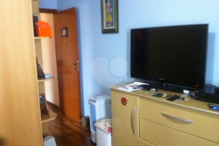 Sobrado à venda com 3 quartos, sendo 1 suíte, em Vila Nivi, São Paulo, SP