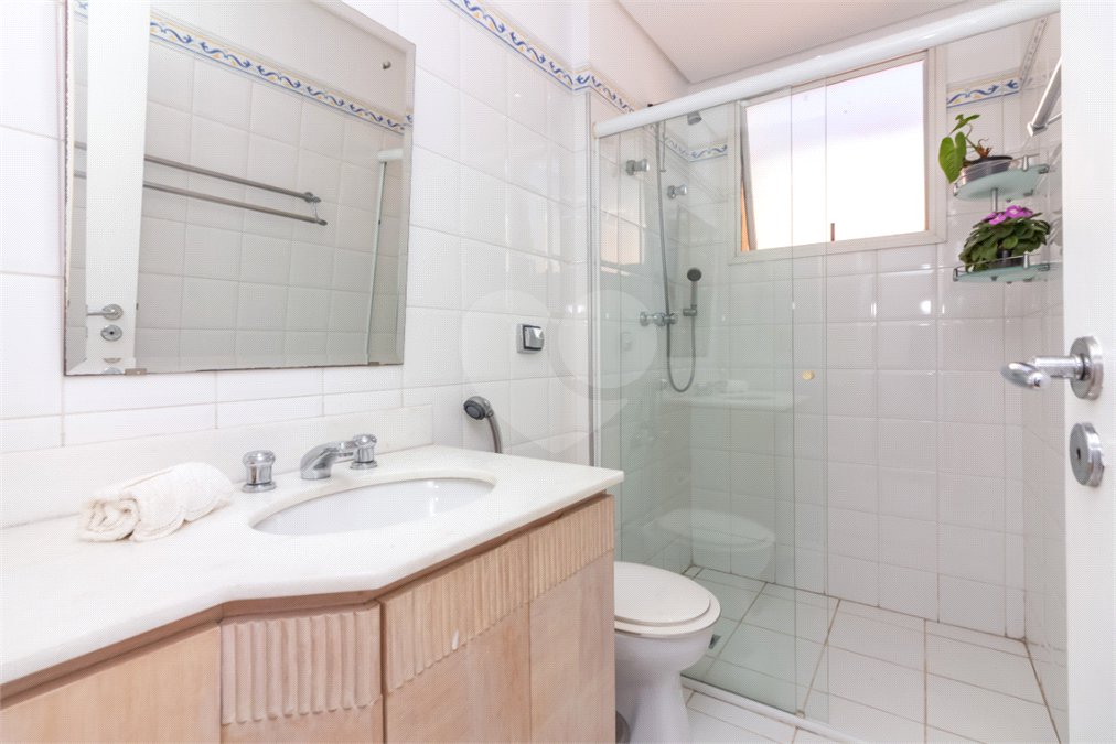 Casa à venda com 4 quartos, sendo 2 suítes, em Alto da Boa Vista, São Paulo, SP
