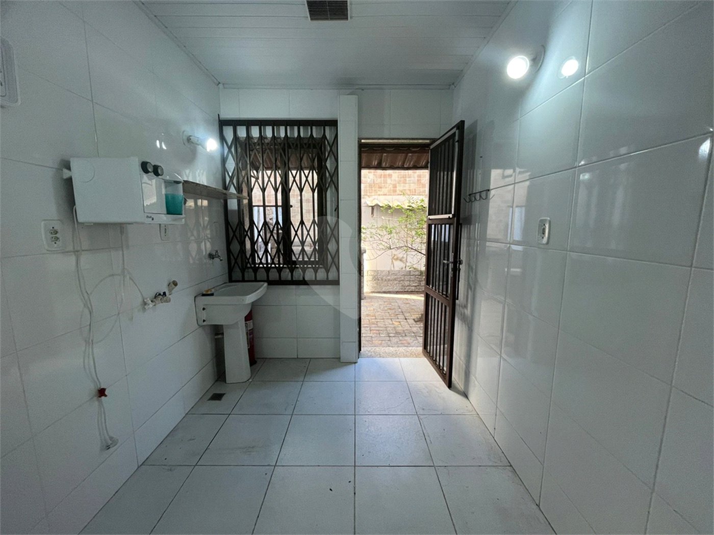 Casa à venda com 2 quartos, sendo 1 suíte, no condomínio Residencial Vale das Palmeiras, Rio de Janeiro - RJ