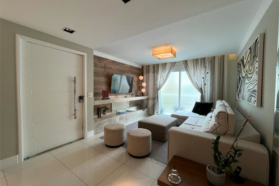 Casa à venda com 4 quartos, sendo 2 suítes, no condomínio Floradas da Serra, São Paulo - SP