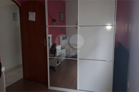 Sobrado à venda com 3 quartos, sendo 1 suíte,  em Vila Caputera, Mogi das Cruzes, SP