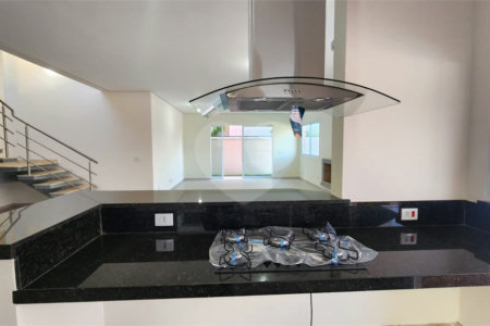 Casa à venda com 4 suítes no condomínio Santa Isabel I, Louveira - SP
