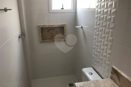 Casa à venda com 3 quartos, sendo 1 suíte, no condomínio Parque Vitória, São Paulo - SP
