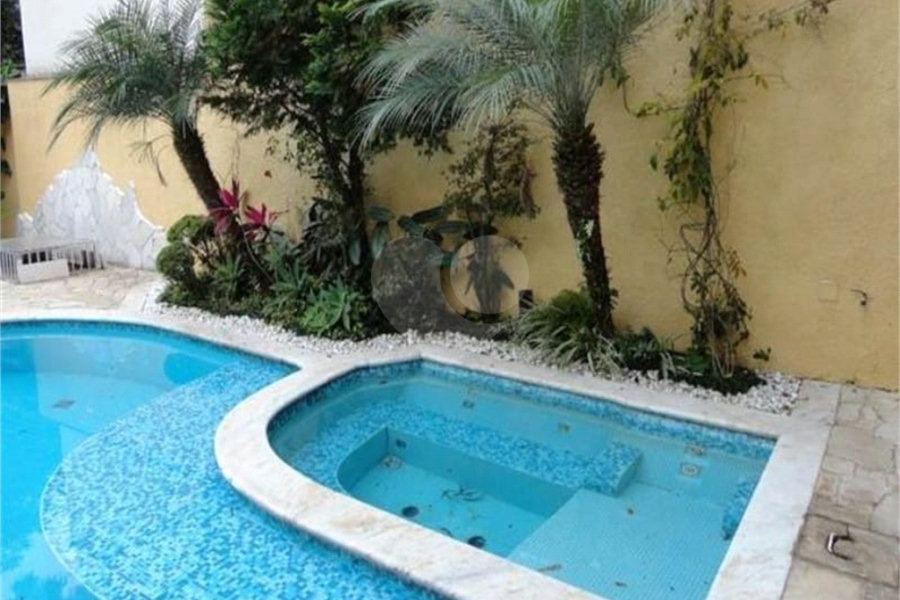 Sobrado à venda com 6 quartos, sendo 2 suítes, em Horto Florestal, São Paulo, SP