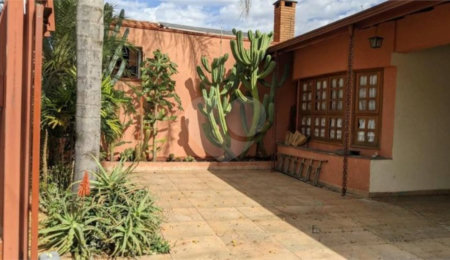 Casa à venda com 3 quartos, sendo 1 suíte,  no Centro, Vinhedo, SP