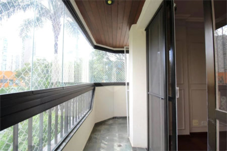 Apartamento à venda com 3 quartos, sendo 1 suíte,  em Vila Uberabinha, São Paulo, SP