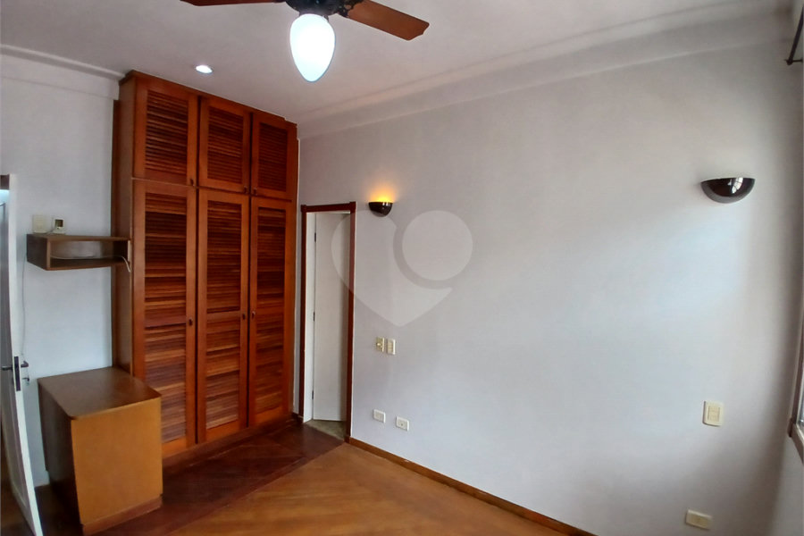 Casa à venda ou para alugar com 3 quartos, sendo 2 suítes, no condomínio Chácara das Rosas, São Paulo - SP
