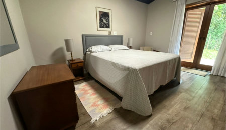 Casa à venda com 4 quartos, sendo 2 suítes,  no condomínio Chacara Marques, Santana de Parnaíba - SP