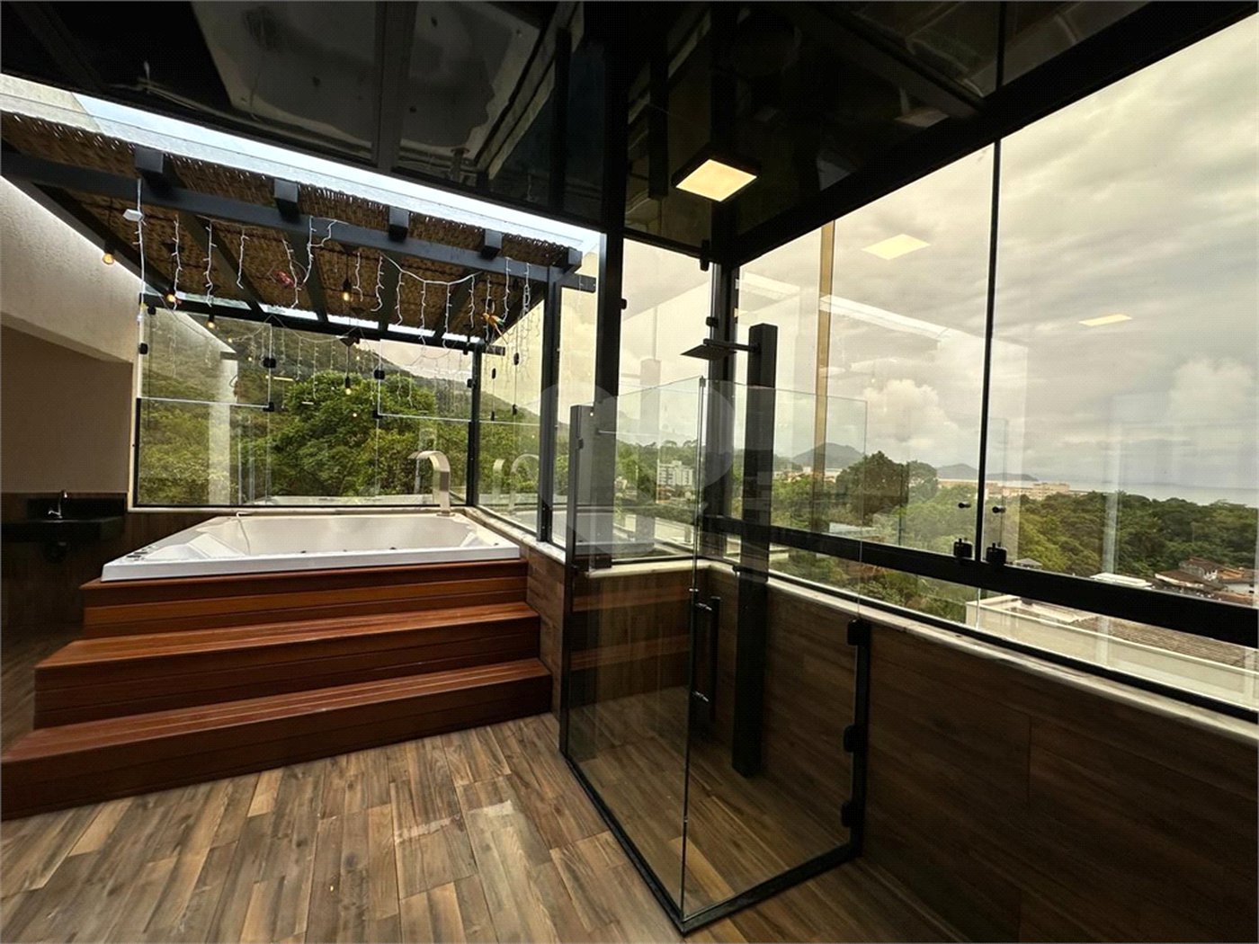 Duplex à venda com 3 quartos, sendo 2 suítes,  em Toninhas, Ubatuba, SP