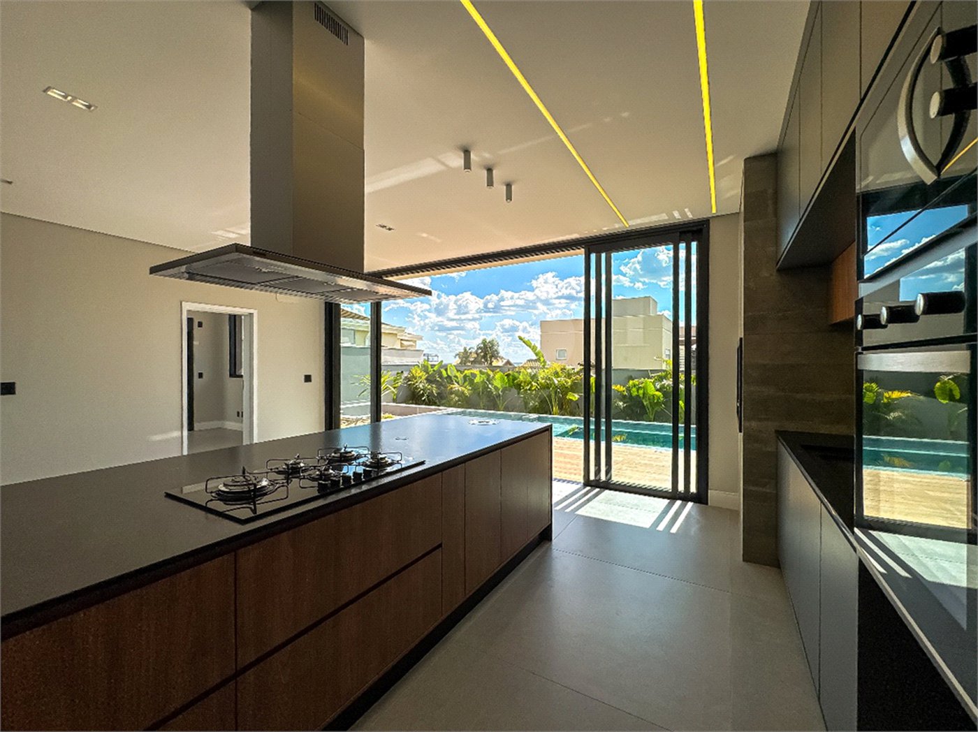 Casa à venda com 3 suítes no condomínio Jardim Vila Paradiso, Indaiatuba - SP