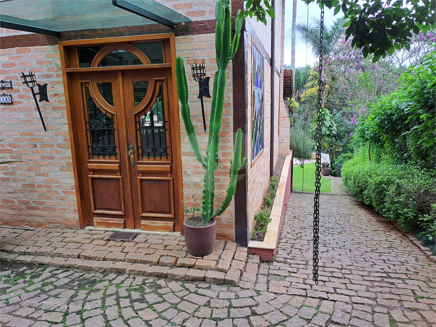 Casa à venda ou para alugar com 3 quartos, sendo 1 suíte,  no condomínio Parque Petrópolis 4 Secção, Mairiporã - SP
