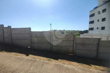 Terreno em Atibaia com 195 metros, pronto para construir, ao lado de supermercado e diversos comércios